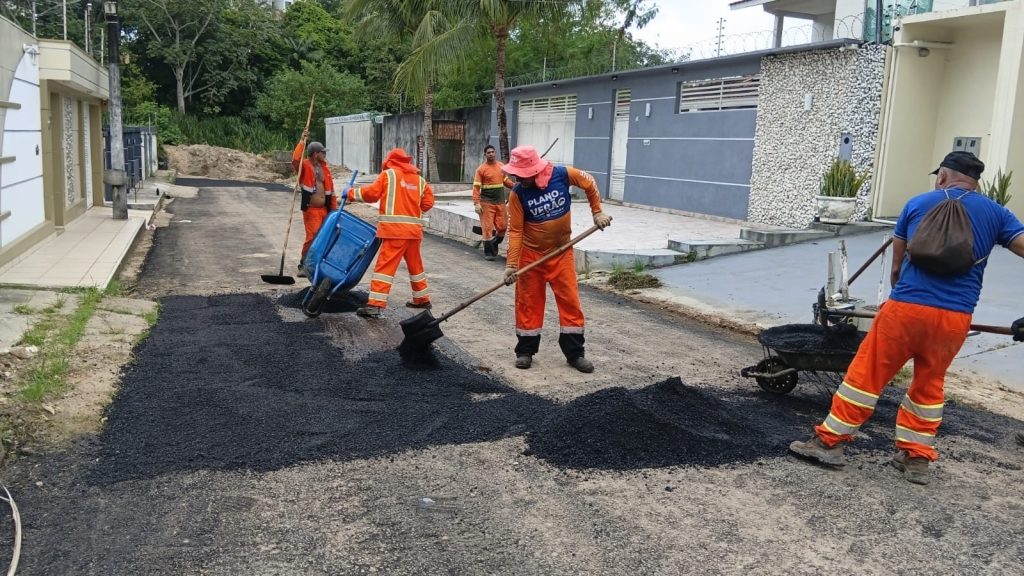 Prefeitura-de-Manaus-intensifica-recuperacao-asfaltica-na-rua-Minas-Gerais-e-fortalece-mobilidade-no-bairro-Flores