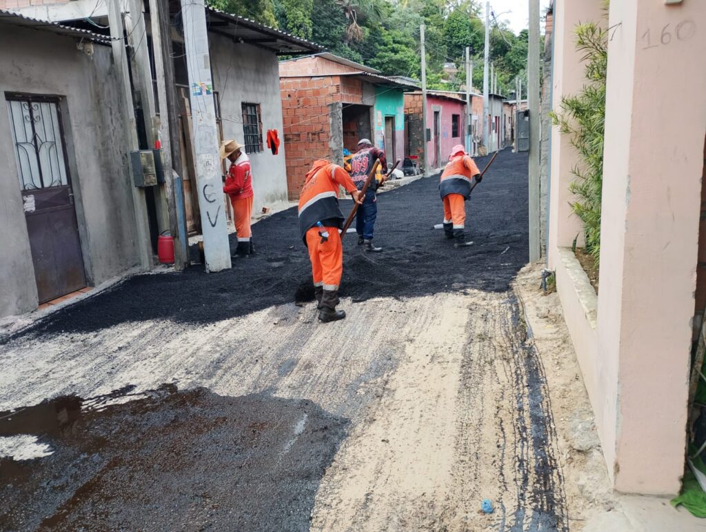 Prefeitura-de-Manaus-recupera-pavimento-da-rua-Gurupa-e-melhora-circulacao-no-bairro-Colonia-Terra-Nova-4
