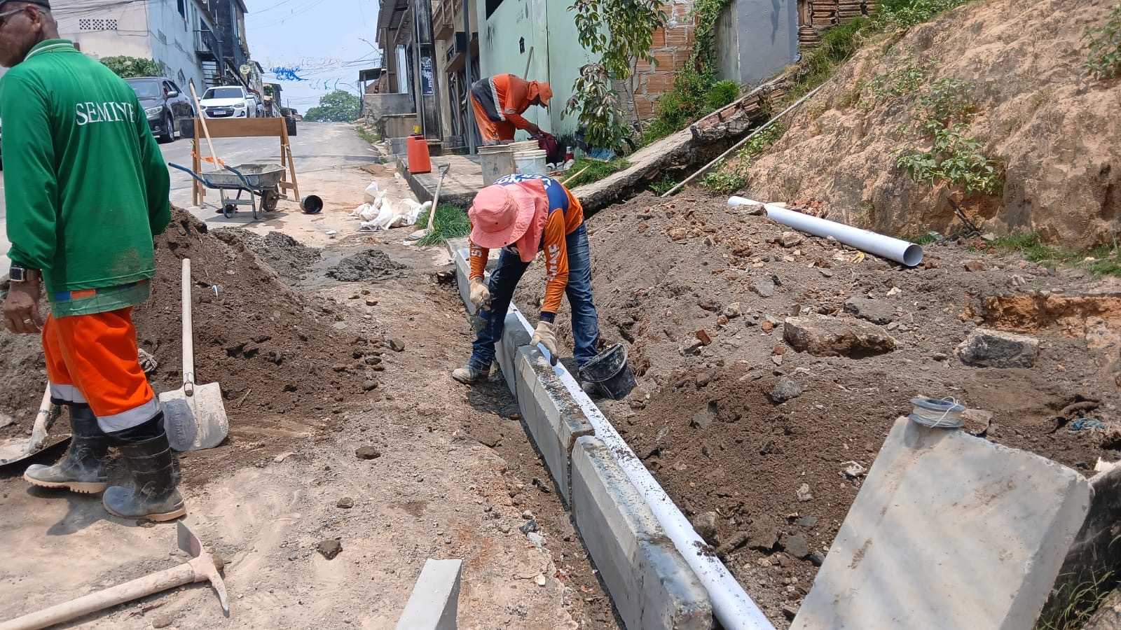 Prefeitura-de-Manaus-recupera-drenagem-profunda-e-avanca-na-recuperacao-de-via-no-bairro-Armando-Mendes-5