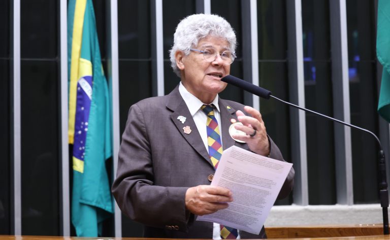 Deputado Chico Alencar (Psol-RJ) fala no Plenário da Câmara dos Deputados