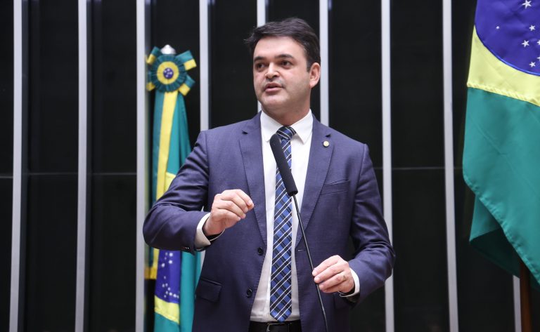 Deputado Rubens Pereira Júnior (PT-MA) fala no Plenário da Câmara dos Deputados