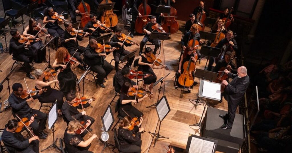 Concerto no Teatro Amazonas coloca obra vocal de Barber ao lado da Sinfonia nº 4 de Scriabin